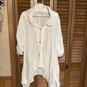 Tempo Paris White Ruffled 3/4 Sleeve Button Down Shirt
